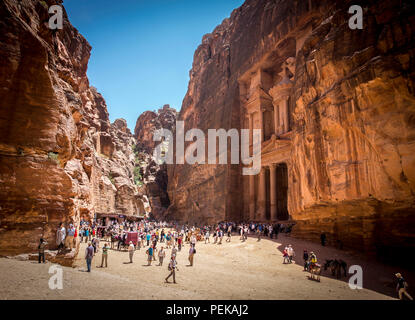 Die Schatzkammer Gebäude finden Sie in der verlorenen Stadt Petra, Jordanien Stockfoto