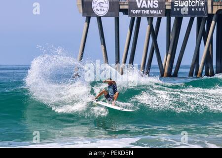 Makai McNamara konkurrieren in der US Open des Surfens 2018 Stockfoto