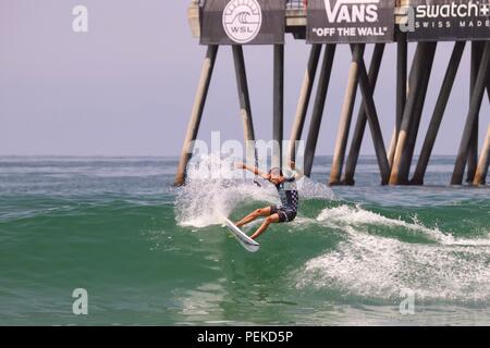 Makai McNamara konkurrieren in der US Open des Surfens 2018 Stockfoto