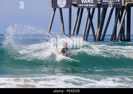 Makai McNamara konkurrieren in der US Open des Surfens 2018 Stockfoto