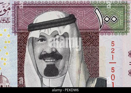 Hundert Saudi Riyal schließen oben mit selektiven Fokus und Erntegut Fragment 100 Saudi Riyal Nahaufnahme mit Erntegut Fragment Stockfoto