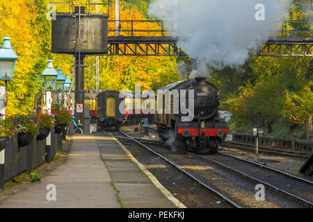 Erhaltene Lokomotive 45428 Eric Treacy Stanier Black Five Klasse steht bei Grosmont Station auf der North Yorks Moors Railway. Stockfoto