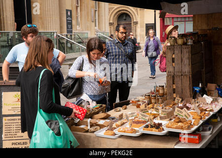 Großbritannien, England, Bristol, Mais Street, St Nicholas Markt, Honig Kuchen Abschaltdruck Stockfoto