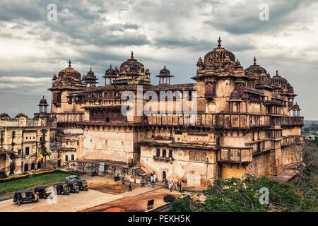 Antike Tempel in der jehangir Mahal, Pradesh, Indien. Stockfoto