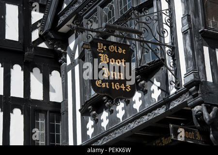 Ye Olde Boot Inn befindet sich in den Zeilen in der Eastgate Street in die historische Stadt Chester Stockfoto