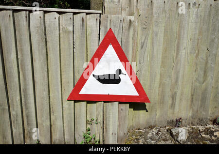 Vorsicht enten Road Sign in Losen Dorf, Maidstone, Kent, Großbritannien. Stockfoto