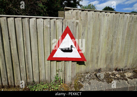 Vorsicht enten Road Sign in Losen Dorf, Maidstone, Kent, Großbritannien. Stockfoto