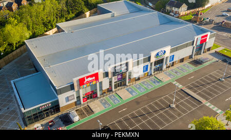 Luftaufnahme von Cannon Lane Retail Park, Farnham, Großbritannien Stockfoto