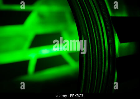 Abstrakte Lichtmuster auf Glas Container Stockfoto