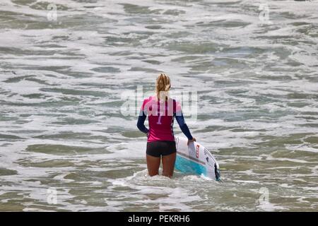 Lakey Peterson konkurrieren in der US Open des Surfens 2018 Stockfoto