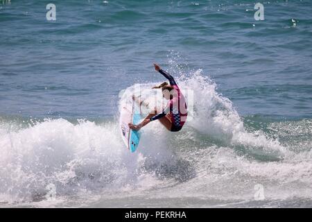 Lakey Peterson konkurrieren in der US Open des Surfens 2018 Stockfoto