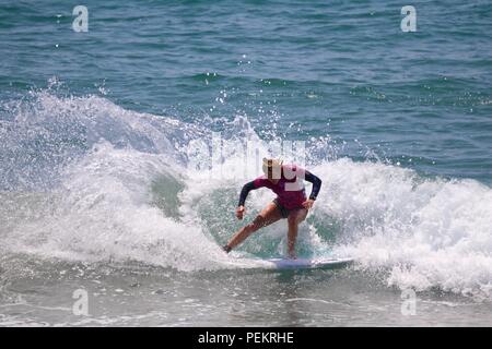 Lakey Peterson konkurrieren in der US Open des Surfens 2018 Stockfoto