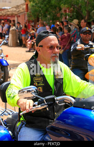 Männliche Combat Veterans Association Biker bei der jährlichen Doc Holiday Parade in Tombstone, Arizona Stockfoto