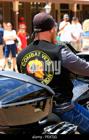 Männliche Combat Veterans Association Biker bei der jährlichen Doc Holiday Parade in Tombstone, Arizona Stockfoto