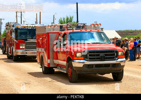 Tombstone Freiwillige Feuerwehr Abt. Fahrzeuge bei der jährlichen Doc Holiday Parade in Tombstone, Arizona Stockfoto