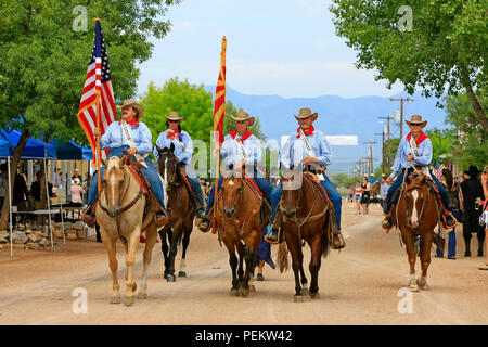 Reiter der Pony Express bei der jährlichen Doc Holiday Parade in Tombstone, Arizona Stockfoto