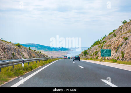 Autobahn A1 Nähe von Zadar, Kroatien, 1. Juli 2018: die Autobahn A1 in Kroatien von Zagreb nach Split und Adria eine der meistbefahrenen Autobahnen während Stockfoto