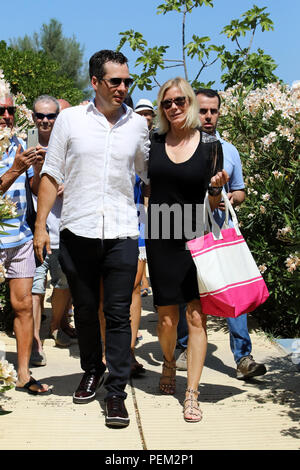 Katherine Kelly Lang und ihr Freund Dominique Zoida ihr Mittagessen in "Paparazzi 242' mit: Katherine Kelly Lang, Dominique Zoida Wo: Mailand, Italien Wann: 14 Aug 2018 Quelle: IPA/WENN.com ** Nur für die Veröffentlichung in Großbritannien, den USA, Deutschland, Österreich, Schweiz ** verfügbar Stockfoto