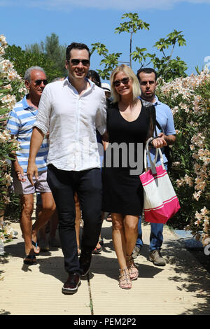 Katherine Kelly Lang und ihr Freund Dominique Zoida ihr Mittagessen in "Paparazzi 242' mit: Katherine Kelly Lang, Dominique Zoida Wo: Mailand, Italien Wann: 14 Aug 2018 Quelle: IPA/WENN.com ** Nur für die Veröffentlichung in Großbritannien, den USA, Deutschland, Österreich, Schweiz ** verfügbar Stockfoto