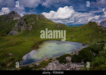 Der See von Valparola, Dolomiten. Stockfoto