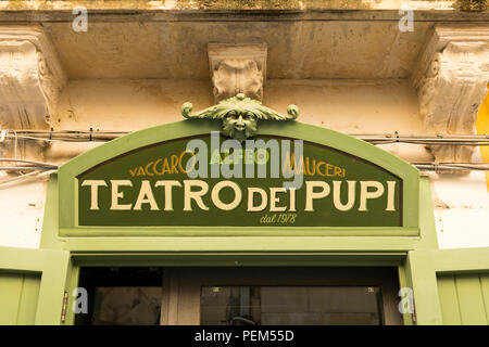 Italien Sizilien Syrakus Siracusa Ortygia Via della Giudecca Teatro dei Pupi Marionetten Theater Theater est 1978 Zeichen Vaccaro Alfeo Mauceri Marionetten Stockfoto