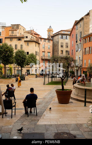 Blick auf den Platz in der Altstadt, Grasse, Frankreich Stockfoto