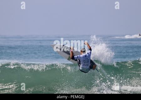 Eithan Osborne konkurrieren in der US Open des Surfens 2018 Stockfoto