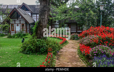 Sommer Haus mit botanischen Garten in Chiang Mai, Thailand. Stockfoto