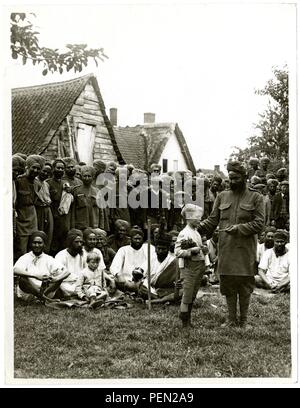 Sikhs & Französisch Dorfbewohner [Le Sart, Frankreich]. Fotograf H. D. Girdwood. Stockfoto