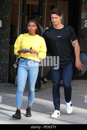 Samira Mächtigen und Frankie Foster außerhalb ITV Studios mit: Samira Mächtige, Frankie fördern Wo: London, Großbritannien Wann: 16 Aug 2018 Quelle: Rocky/WENN.com Stockfoto