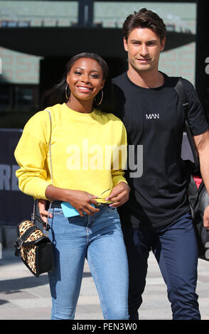 Samira Mächtigen und Frankie Foster außerhalb ITV Studios mit: Samira Mächtige, Frankie fördern Wo: London, Großbritannien Wann: 16 Aug 2018 Quelle: Rocky/WENN.com Stockfoto