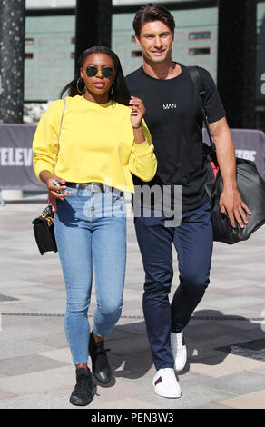 Samira Mächtigen und Frankie Foster außerhalb ITV Studios mit: Samira Mächtige, Frankie fördern Wo: London, Großbritannien Wann: 16 Aug 2018 Quelle: Rocky/WENN.com Stockfoto