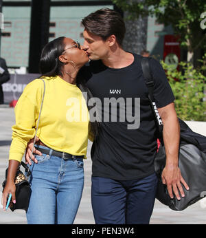 Samira Mächtigen und Frankie Foster außerhalb ITV Studios mit: Samira Mächtige, Frankie fördern Wo: London, Großbritannien Wann: 16 Aug 2018 Quelle: Rocky/WENN.com Stockfoto