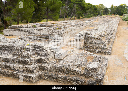 Italien Sizilien Syrakus Siracusa Viale Paradiso Neapolis archäologische Park Parco Archeologico della Neapolis Schritte Altar des Hieron II Zeus Opfer Stockfoto