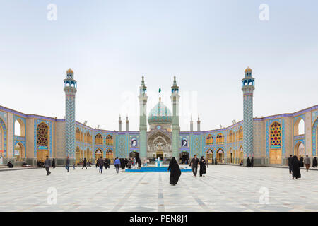 Innenhof des heiligen Schrein des Imamzadeh Helal Ali in Aran va Bidgol, in der Nähe von Kashan, Iran Stockfoto