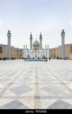 Innenhof des heiligen Schrein des Imamzadeh Helal Ali in Aran va Bidgol, in der Nähe von Kashan, Iran Stockfoto