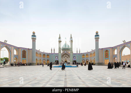 Innenhof des heiligen Schrein des Imamzadeh Helal Ali in Aran va Bidgol, in der Nähe von Kashan, Iran Stockfoto