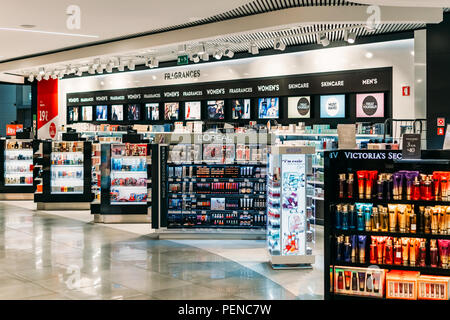 Lissabon, Portugal - September 02, 2017: Frauen Kosmetik und Parfüm für Verkauf im Schönheitssalon Stockfoto