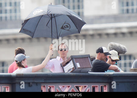 Benedict Cumberbatch auf Lambeth Bridge, London, Filmen Szenen für Kanal 4 Drama 'Brexit', in denen Cumberbatch spielt Dominic Cummings. Mit: Benedict Cumberbatch Wo: London, Großbritannien Wann: 16 Aug 2018 Quelle: WENN.com Stockfoto