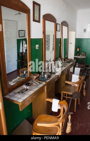 Innenraum der alten Friseur in Open Air Museum in Lublin. Stockfoto