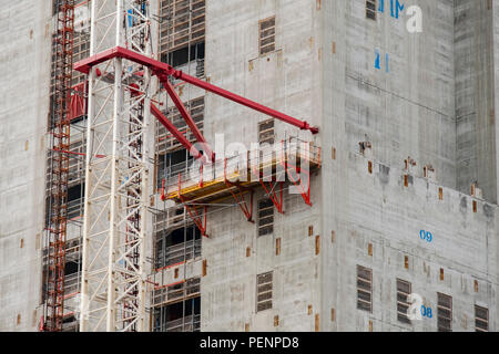 Türme und Plattformen in den Bau eines Wolkenkratzers in London Docklands verwendet Stockfoto