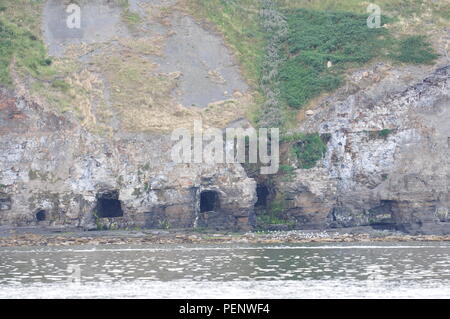 Jet Diggings in den Klippen in der Nähe von Port Mulgrave, Yorkshire, Großbritannien Stockfoto