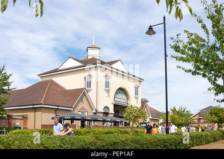 Eingang zum Freeport Braintree Outlet Shopping Village, Braintree, Essex, England, Vereinigtes Königreich Stockfoto