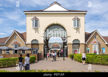 Eingang zum Freeport Braintree Outlet Shopping Village, Braintree, Essex, England, Vereinigtes Königreich Stockfoto