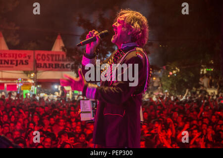 Plaza Gabriel Miró/Sn, Madrid, Spanien. 14. Aug 2018. Emir Kusturica und das Rauchverbot Orchester in der Fiestas de La Paloma Credit: Alberto Sibaja Ramírez/Alamy leben Nachrichten Stockfoto