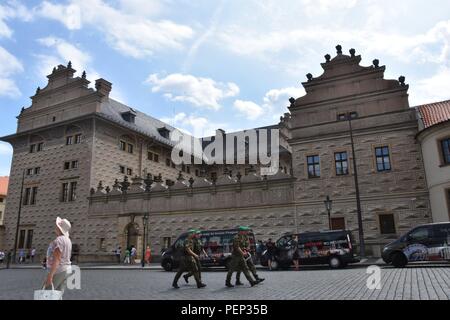 Prag, Tschechische Republik. 15 Aug, 2018. August 15.2018 in Prag in der Tschechischen Republik ist jeden Tag sehr beliebt dieser Stadt wird von Tausenden von Touristen aus der ganzen Welt besucht (Credit Bild: © Piotr Twardysko über ZUMA Draht) ZUMA Drücken Sie Credit: Piotr Twardysko/ZUMA Draht/Alamy leben Nachrichten Stockfoto