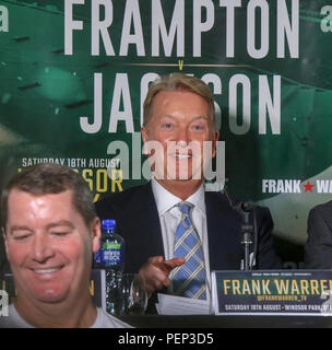 Windsor Park, Belfast, Nordirland. 16. August 2018. Pressekonferenz im Vorfeld der großen Fight Night am Samstag im Stadion in Belfast. Boxen Promoter Frank Warren auf der heutigen Konferenz. Kredit: David Hunter/Alamy Live Nachrichten. Stockfoto