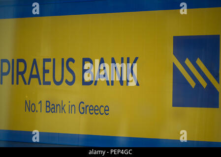 Athen, Griechenland. 15 Aug, 2018. Die Piraeus Bank Logo ist in Athen gesehen. Credit: Omar Marques/SOPA Images/ZUMA Draht/Alamy leben Nachrichten Stockfoto