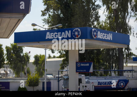 Athen, Griechenland. 15 Aug, 2018. Ägäis Tankstelle Logo ist in Athen gesehen. Credit: Omar Marques/SOPA Images/ZUMA Draht/Alamy leben Nachrichten Stockfoto