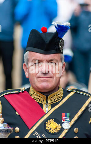 Glasgow, Schottland, Großbritannien. 16 August, 2018. Ein Mitglied des Pipers' Trail ein Kollektiv von der Royal Edinburgh Military Tattoo in Buchanan Street bei Rohrleitungen Leben. Credit: Skully/Alamy leben Nachrichten Stockfoto